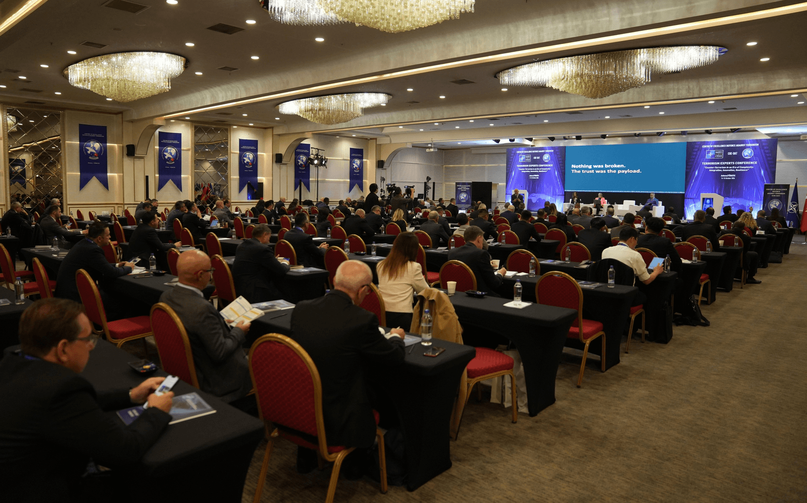 Dr. Mehmet Cengiz Uzun, NATO TMMM Komutanlığı Ev Sahipliğindeki Üst Düzey Konferansta Konuştu